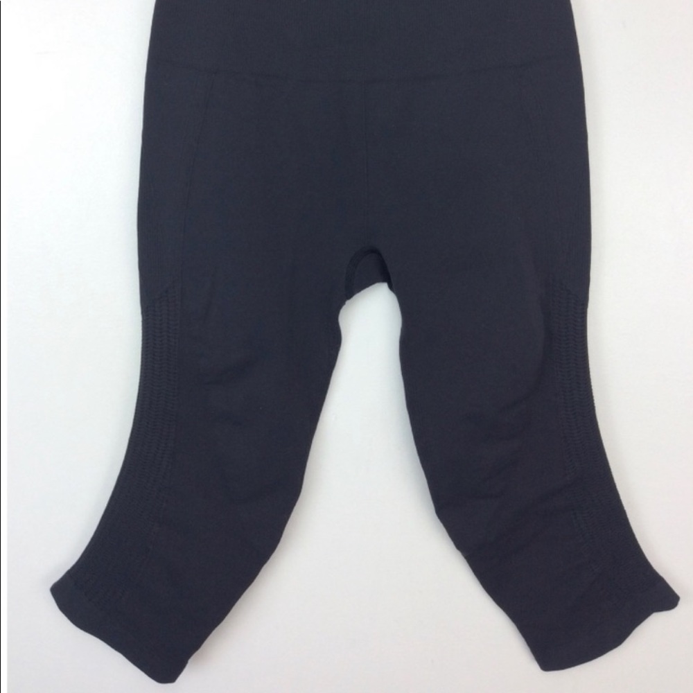 Lululemon High Rise Crop - Picture 3 of 3